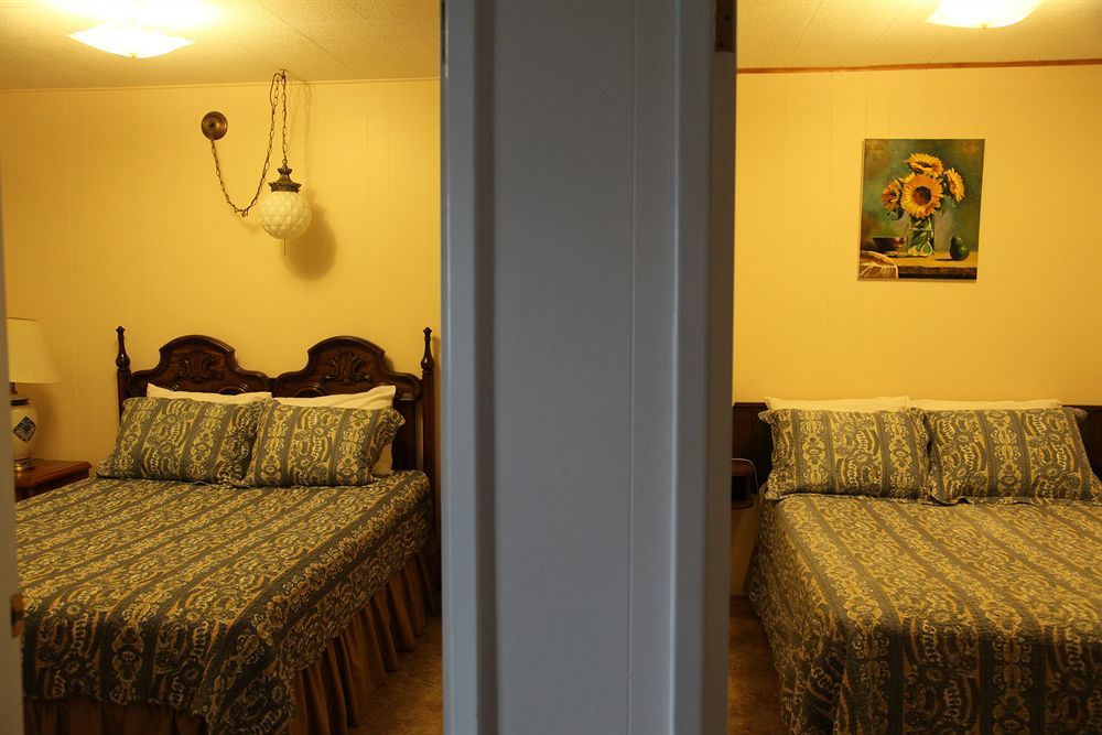 Cozy Court Motel Sechelt Exterior foto